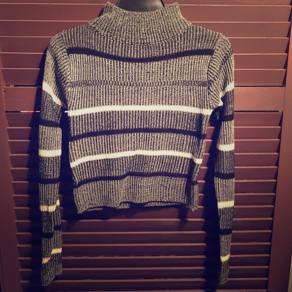 Never worn long sleeve shirt. Casual or dress up